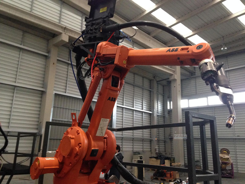 Robôs de Coordenadas Cilíndricas Cylindrical Coordinate Robots
