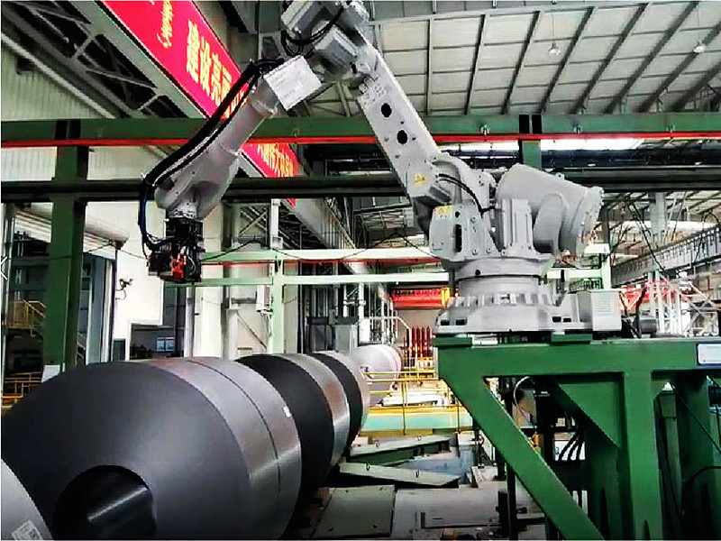 robot d'emballage pour bobines d'acier.jpg  packing robot for steel coil.jpg