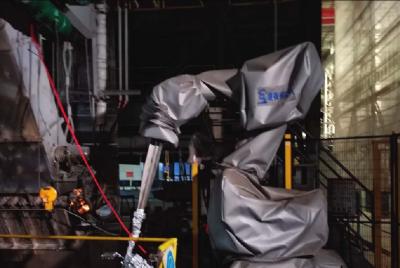 Robot automático de recuperación de escoria de zinc