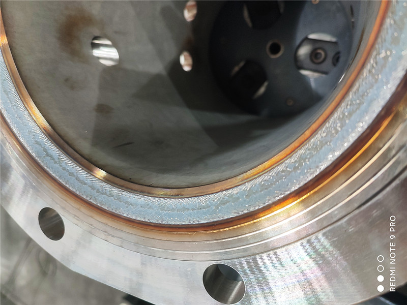 welding robot.jpg welding robot.jpg