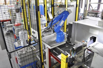 Robot de soudage à liaison multi-axes