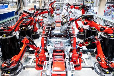 Bras robotique dans la fabrication automobile