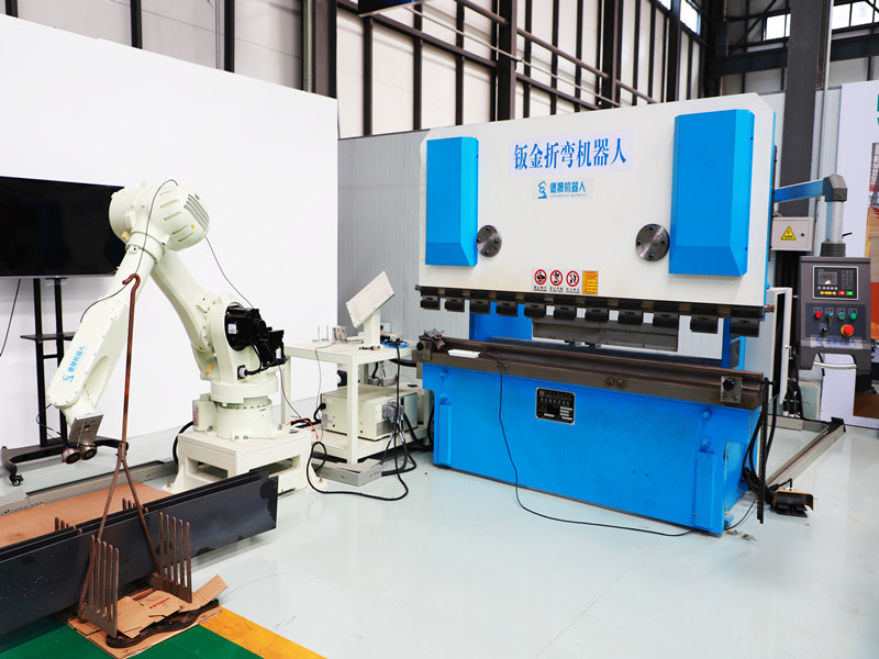 Metal bending robot.jpg Metal bending robot.jpg