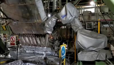 Coletor robótico de escória de zinco