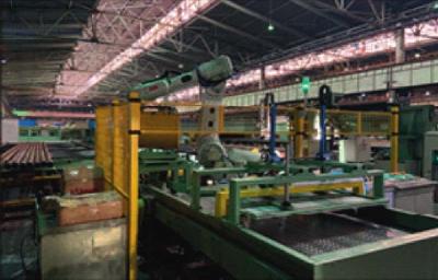 Dispositivo de disposición del material del anillo protector interior